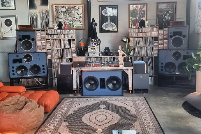 oz.vinyljunkie_1788158230_3975681828775611551_1937479625