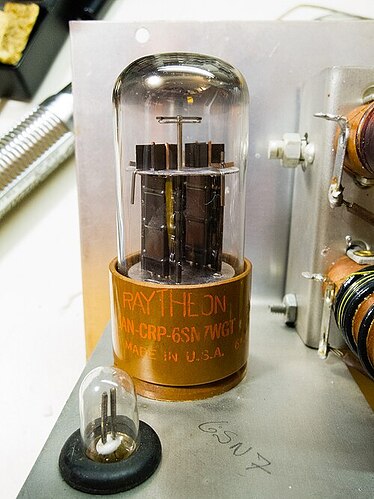 Raytheon_6SN7_by_Jeff_Keyzer