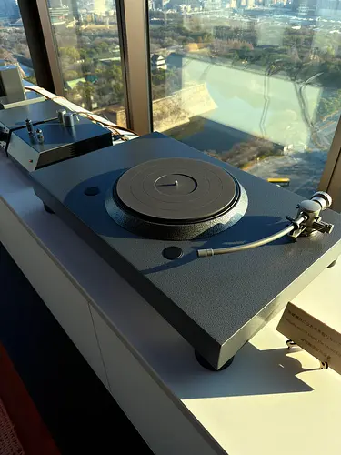 ojas-x-klipsch-listening-lounge-hotel-patina-osaka-v0-qhu7c740k1ag1