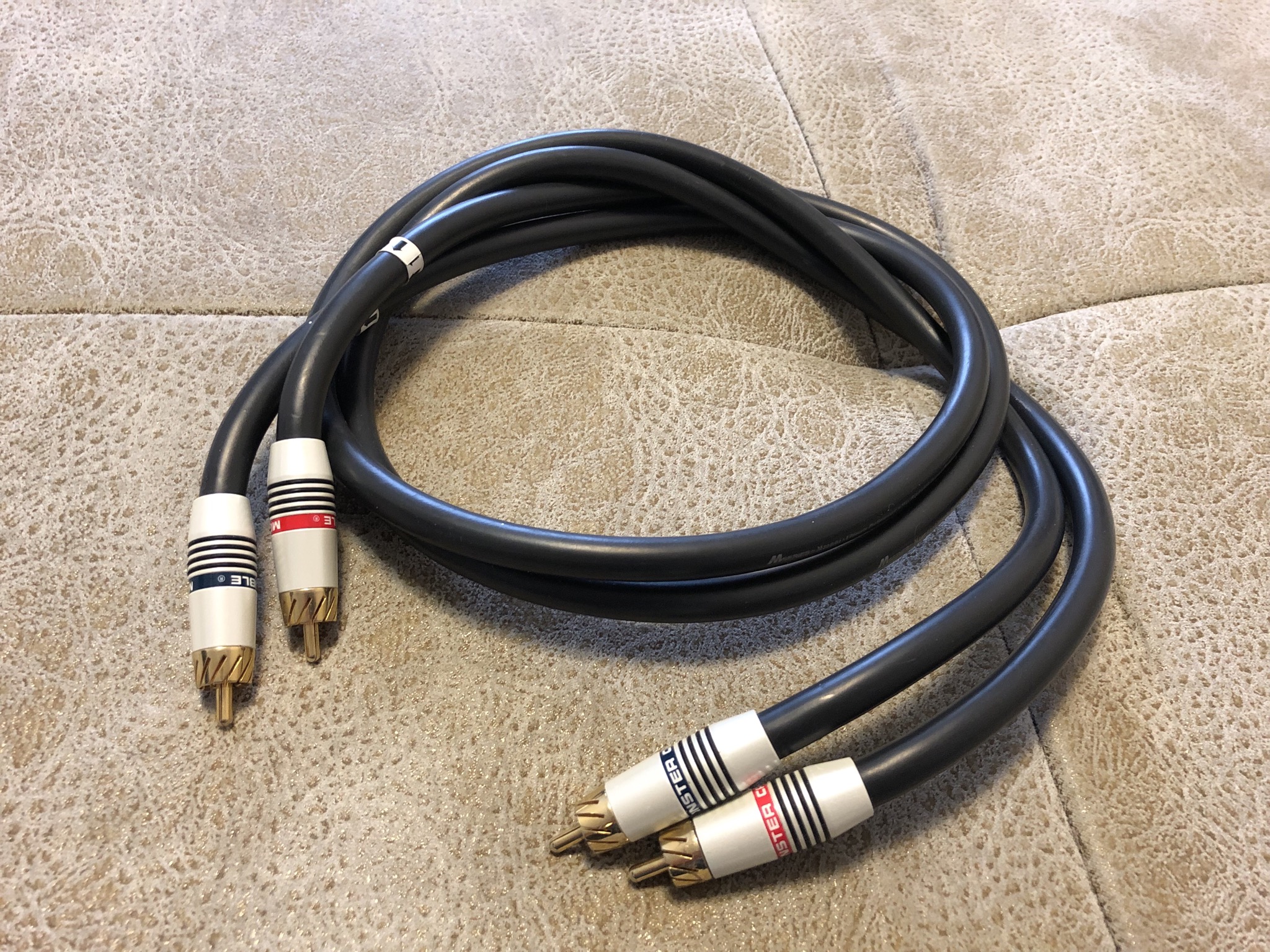 Кабельные форум. Monster Cable m1000i. Акустический кабель Monster Cable м. Monster Cable v 1000. Monster Cable 250.