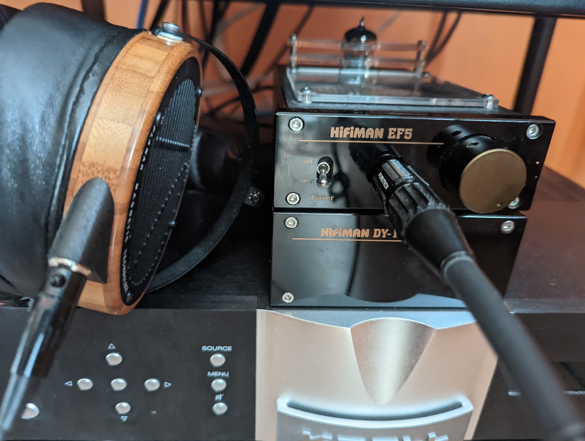 СНЯТО С ПРОДАЖИ] Усилитель для наушников Hifiman EF 5 + блок питания DY-1 -  Персональное аудио - DA Stereo