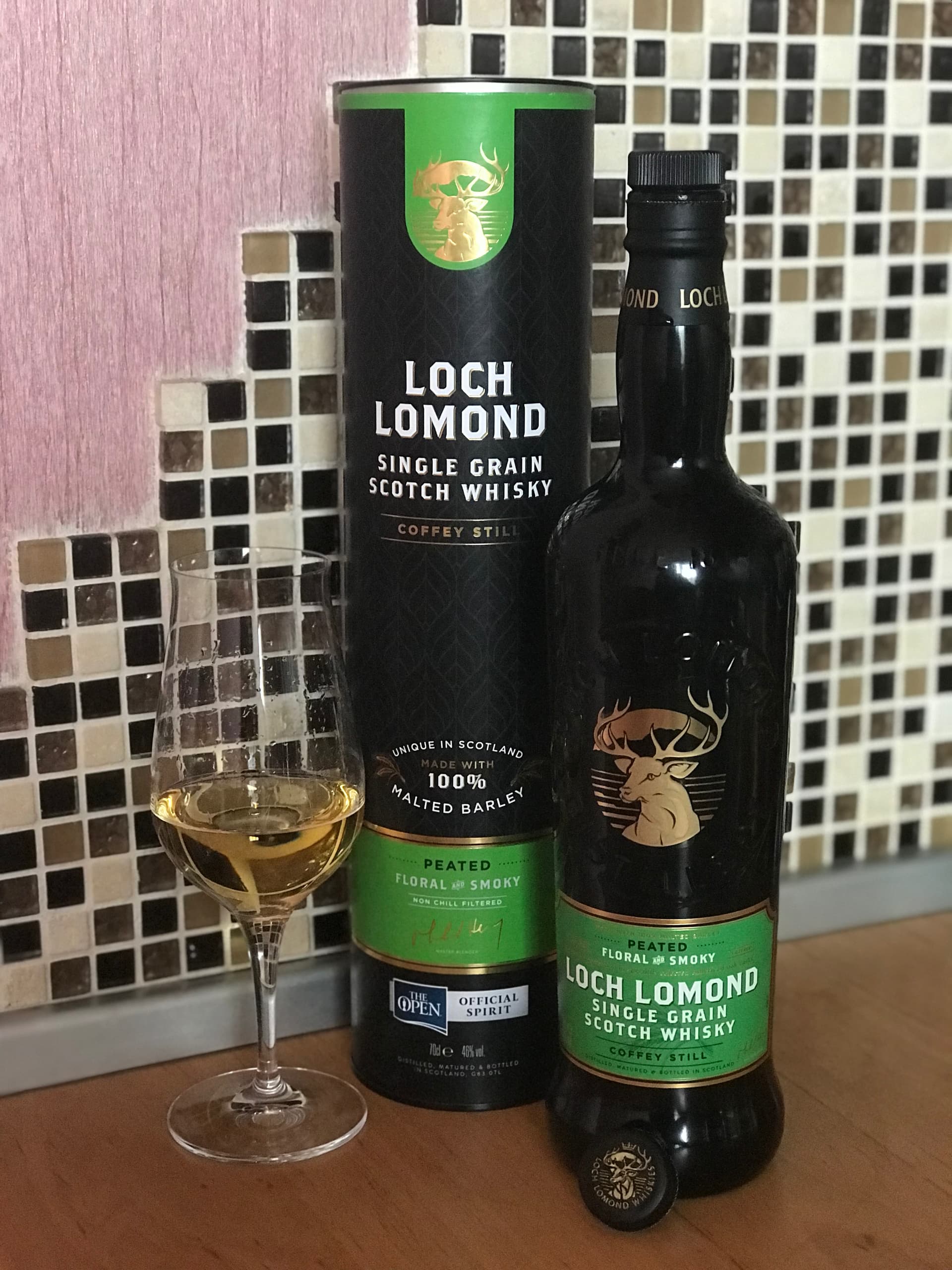 Loch lomond single. Loch Lomond виски. Виски Loch Lomond Single Grain Peated. Виски лох ломонд сингл грейн. Loch Lomond Single Grain Scotch Whisky.