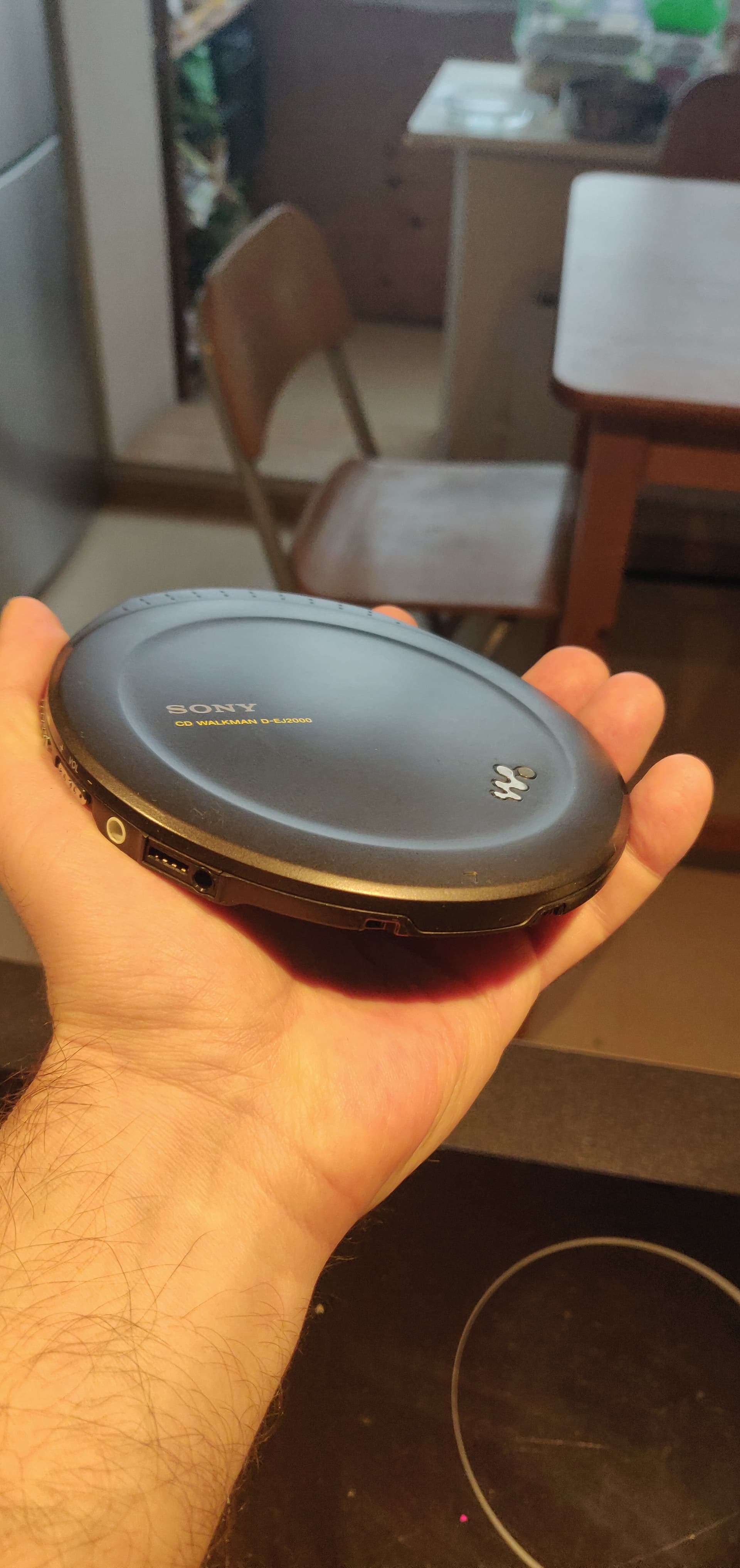 Продам портативный CD-плеер Sony D-EJ2000 - Цифровые источники
