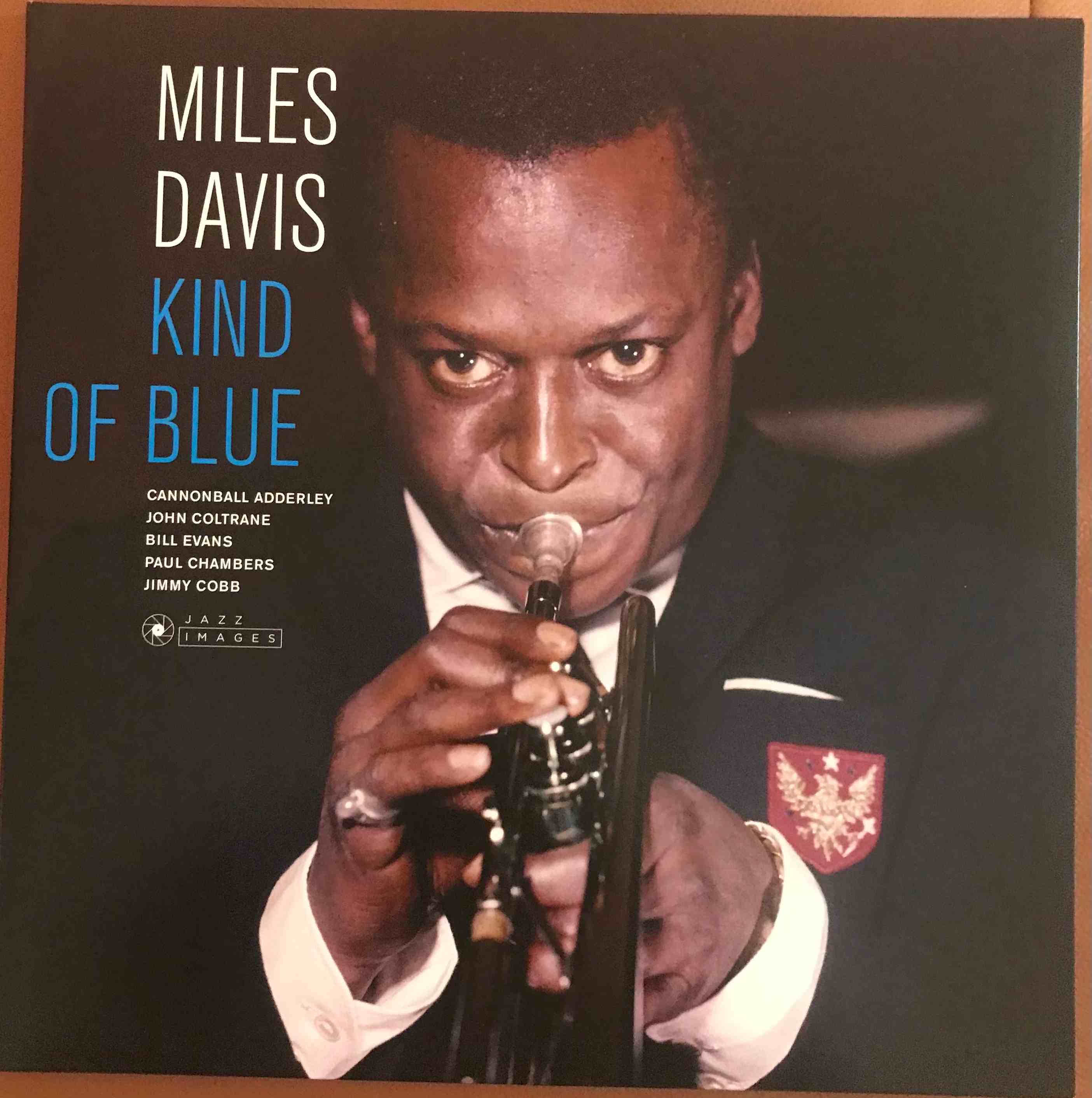 Miles davis kind. Miles Davis - kind of Blue (1959). Kind of Blue Майлз Дэвис. Miles Davis kind of Blue обложка. Miles Davis kind of Blue Vinyl.