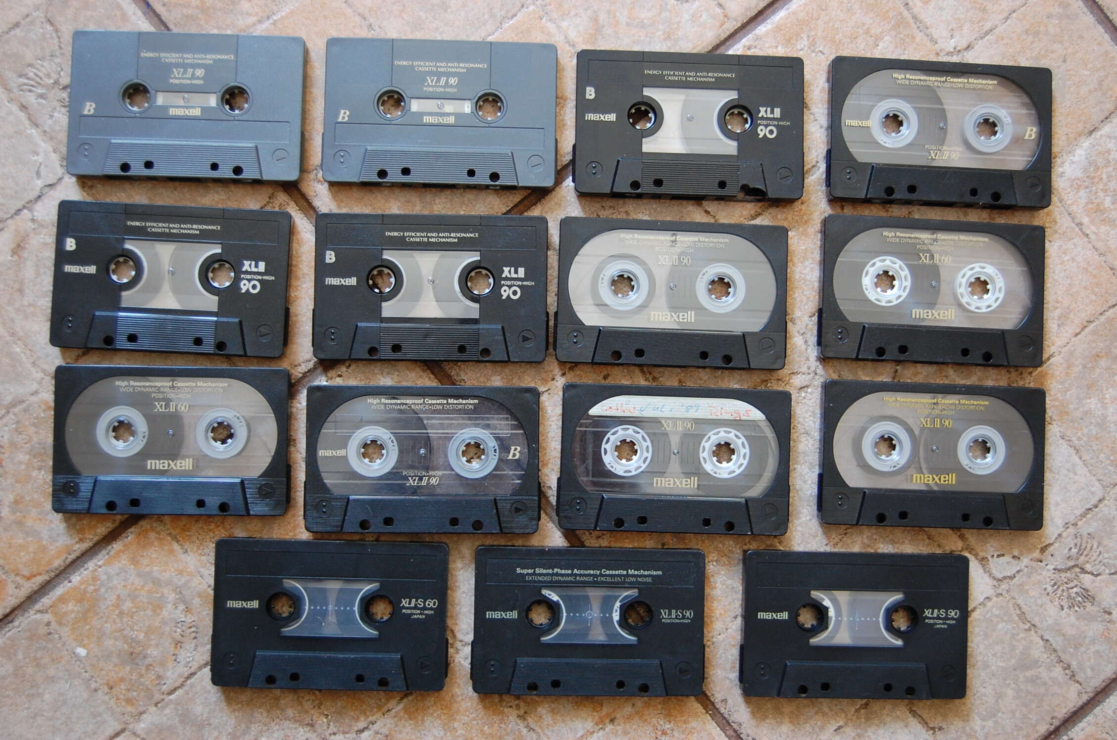 Продам кассеты. Cassette 70s Northstar. Кассета для SM-500. Кассеты ЕСР UF 90. Усилитель кассет 25/25.